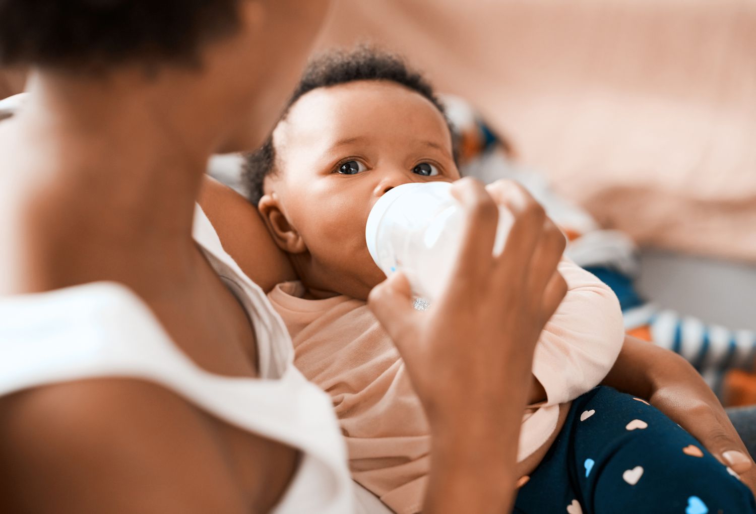 ¿Debería adquirir un dosificador de leche artificial?