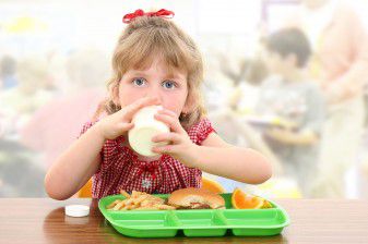 ¿Sabe qué come su hijo en el colegio? 