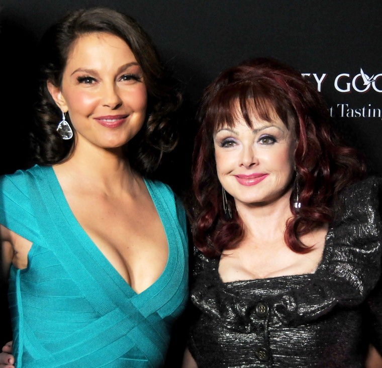 Ashley Judd comparte los gestos que más le ayudaron en el duelo por la muerte de su madre