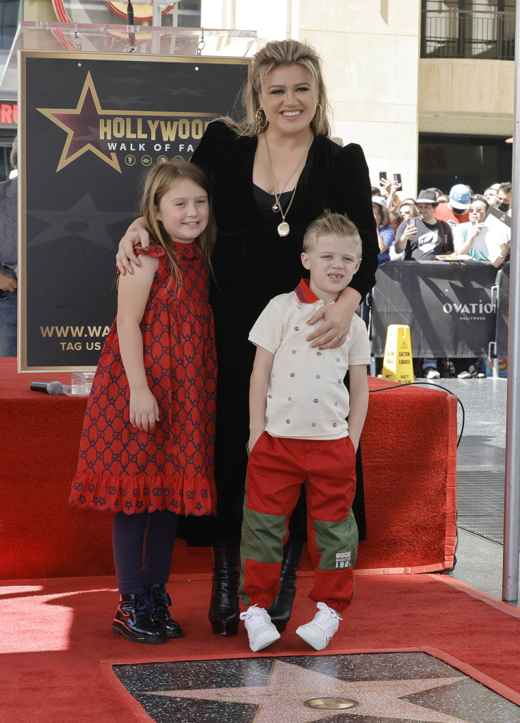 Kelly Clarkson comparte las razones por las que traslada a su familia de Los Ángeles a Nueva York