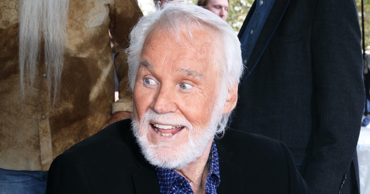 Los hijos gemelos de Kenny Rogers se gradúan en el instituto y los fans ven el parecido