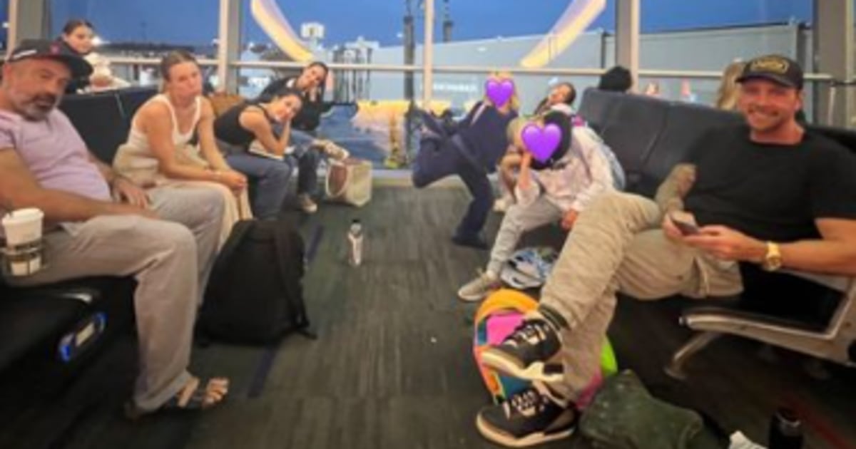 Kristen Bell documenta cómo su familia se quedó "tirada" en el aeropuerto tras un retraso de 9 horas, durmiendo en un ático 