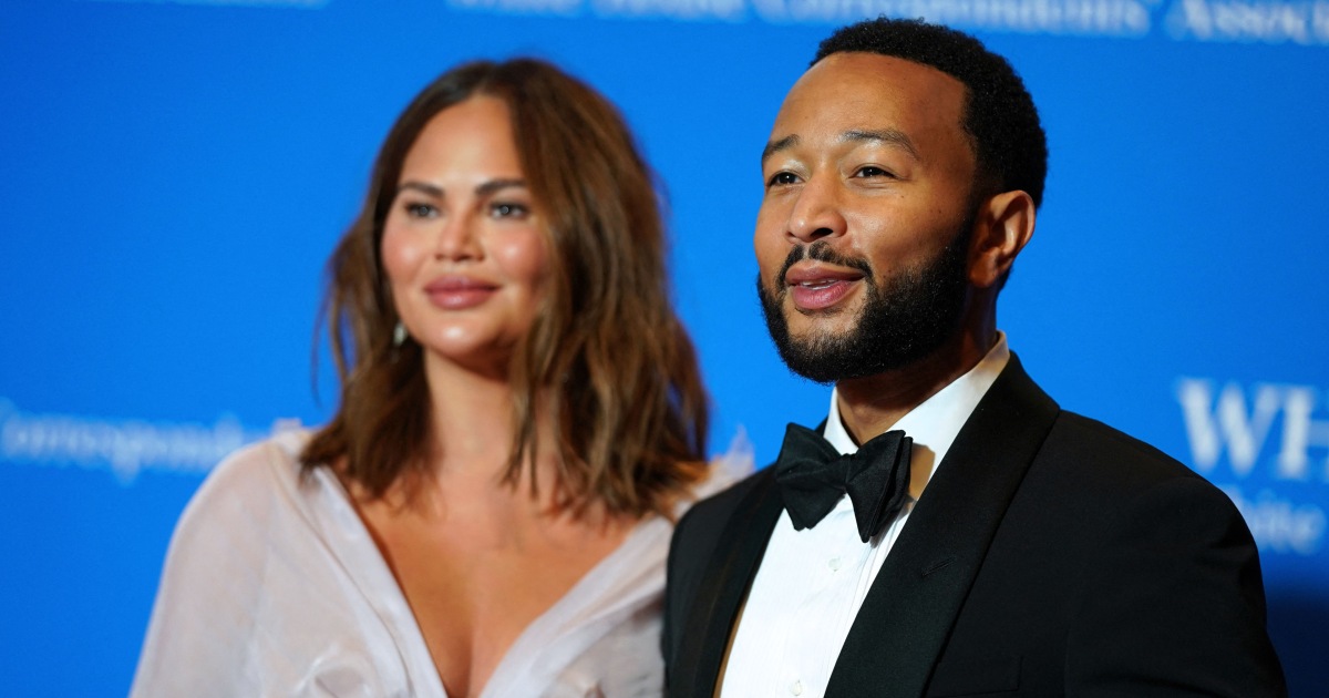 La madre de alquiler de Chrissy Teigen y John Legend agradece a la pareja que 'la eligieran'