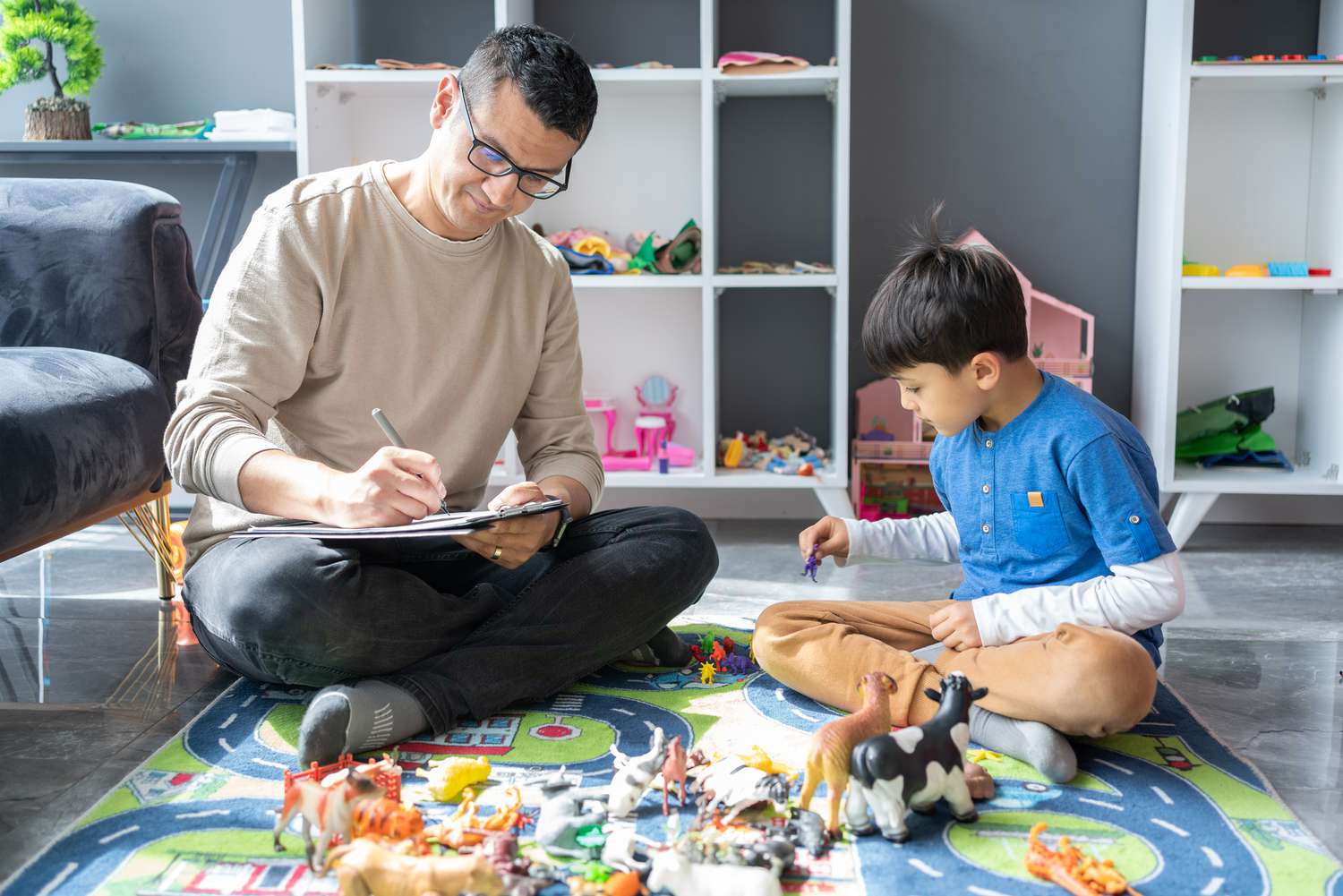 Los distintos tipos de terapia infantil, desde la conductual hasta la lúdica.