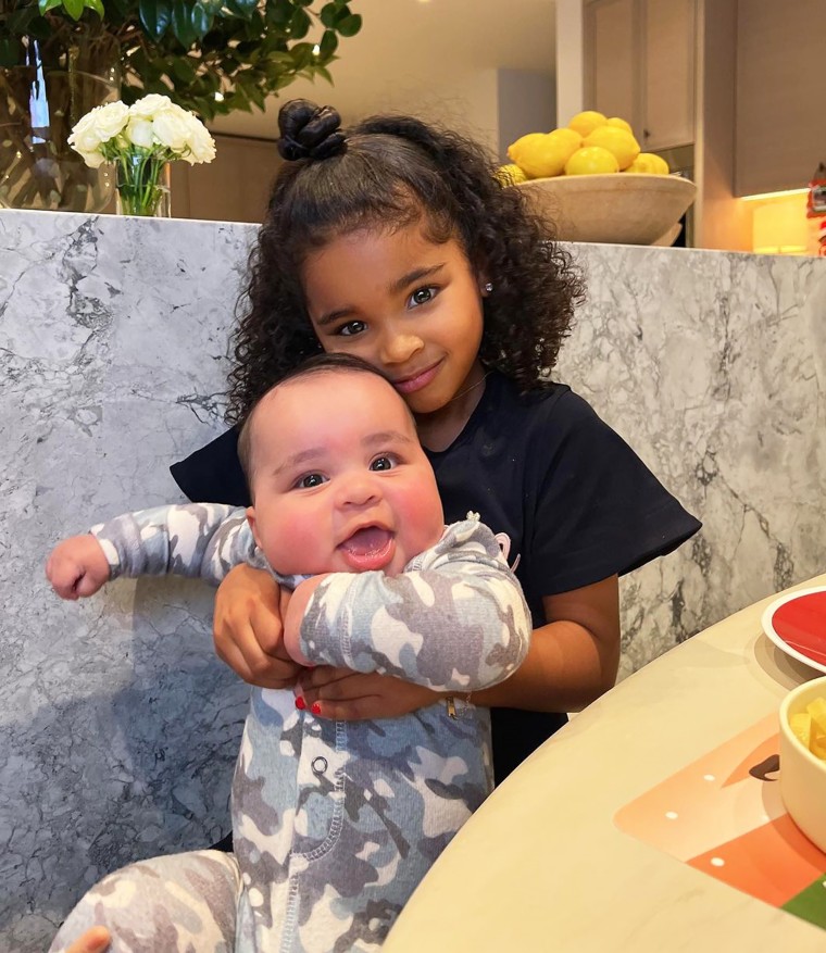 Khloe Kardashian comparte raras fotos de cumpleaños de su hijo: 'Estoy tan orgullosa de ser tu mami'