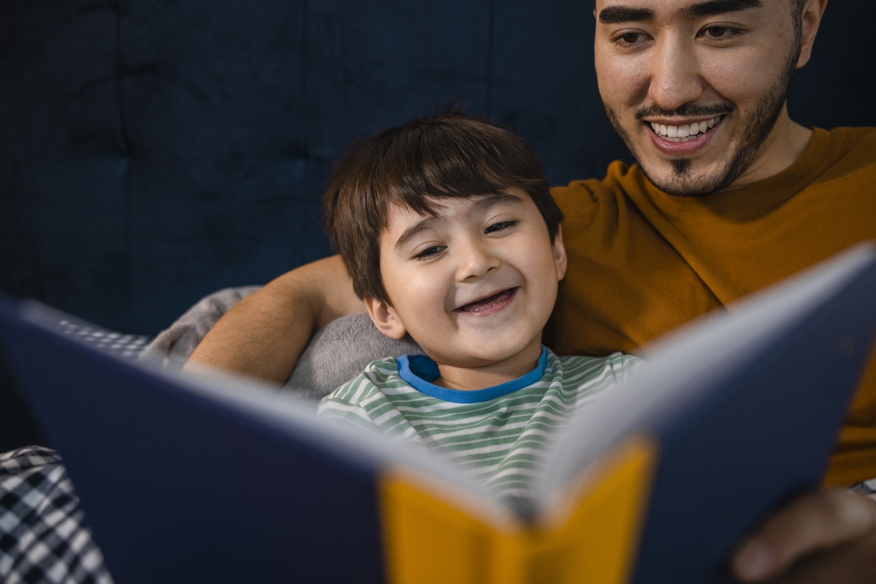 Los cuentos antes de dormir pueden mejorar el vínculo afectivo y las habilidades lingüísticas