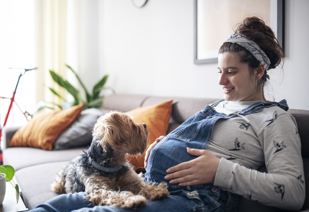 10 cosas que hacen las embarazadas cuando por fin están solas