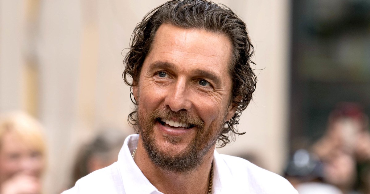 Levi, el hijo de Matthew McConaughey, es todo un adolescente en el homenaje a su padre