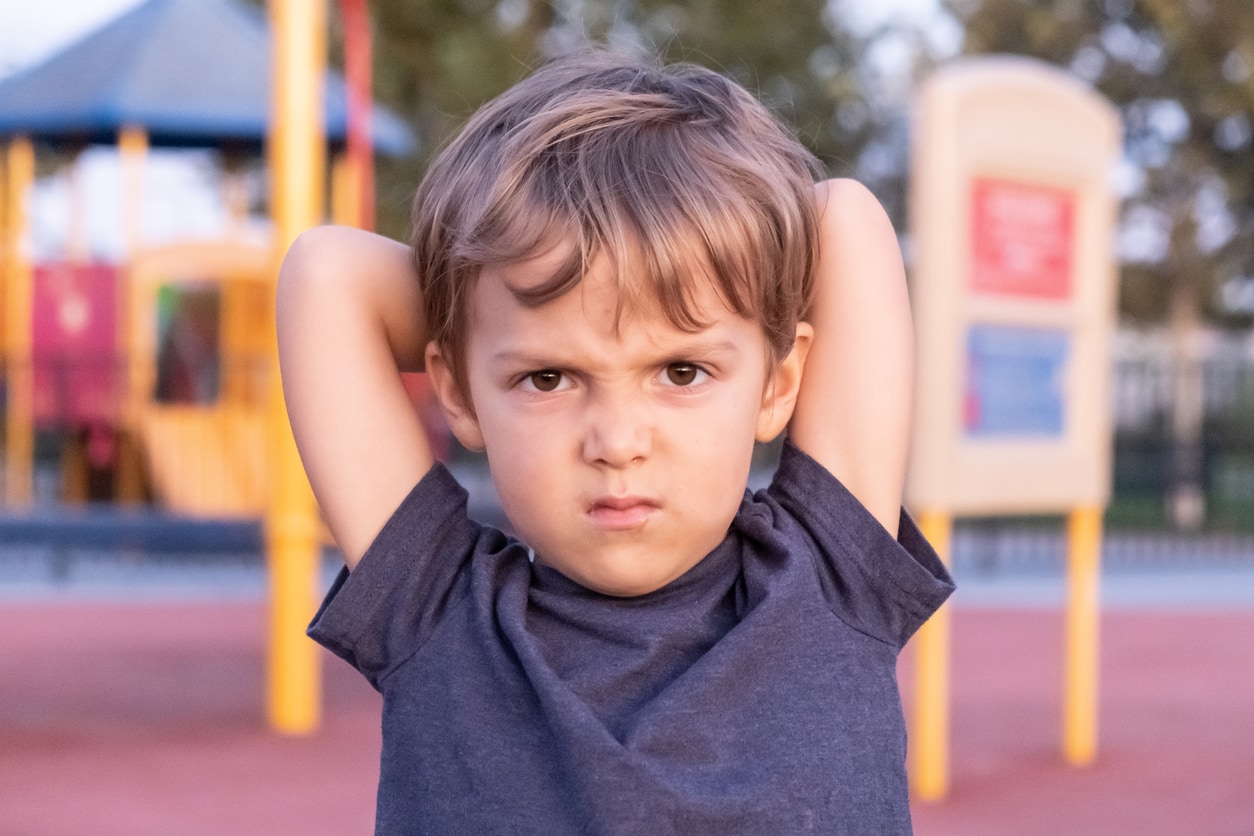 Qué hacer si su hijo es malo con sus amigos