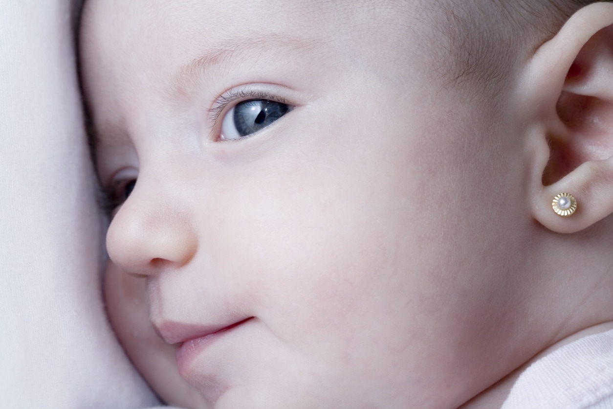 Perforar las orejas del bebé: Aspectos a tener en cuenta