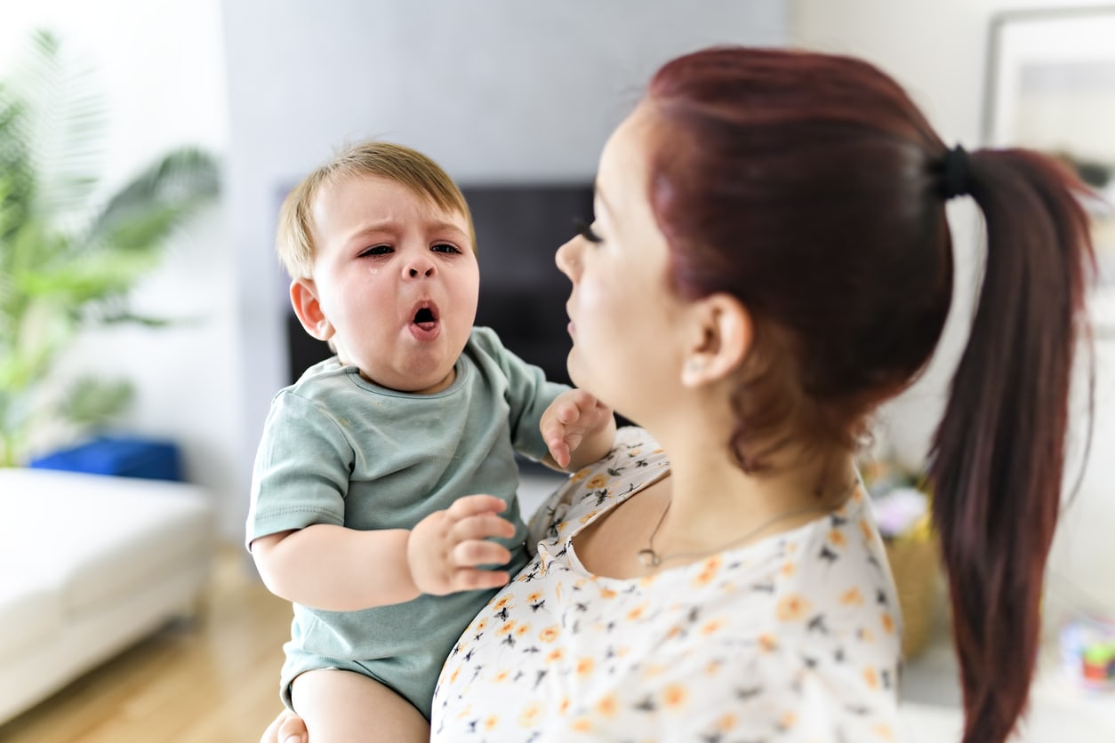 ¿Se puede medicar a un bebé para la tos?
