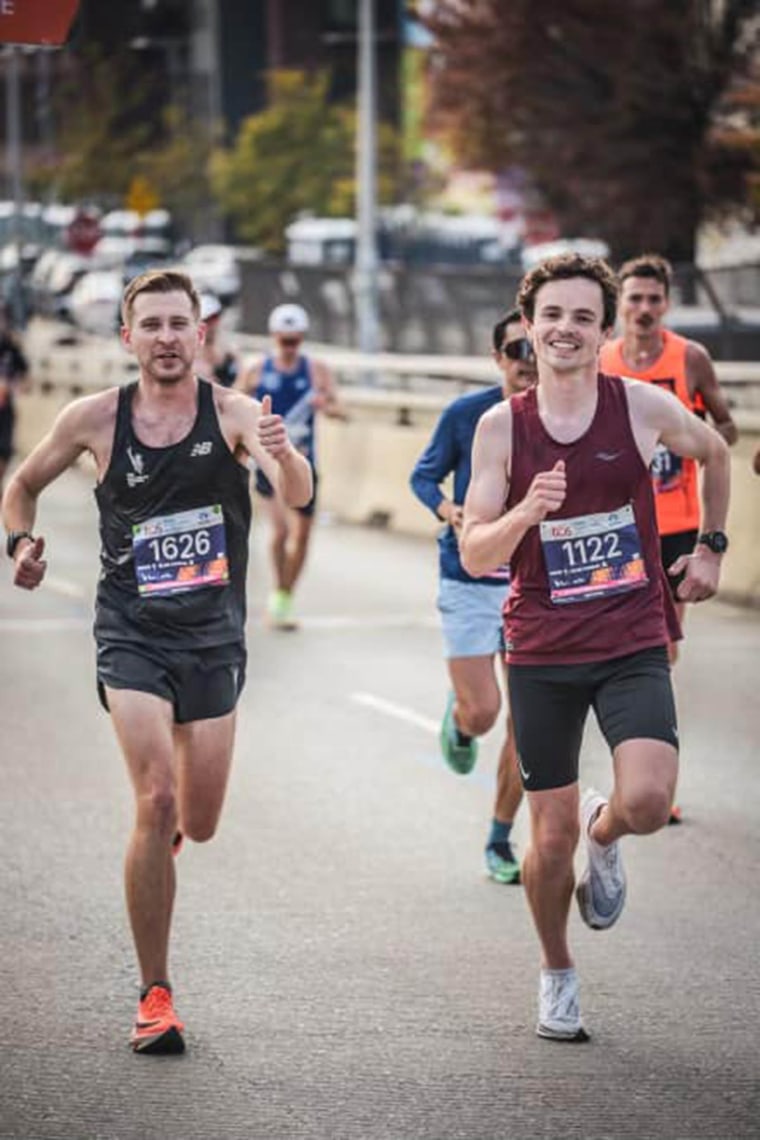 Toda la escuela envió a este profesor de gimnasia directo al maratón de Nueva York