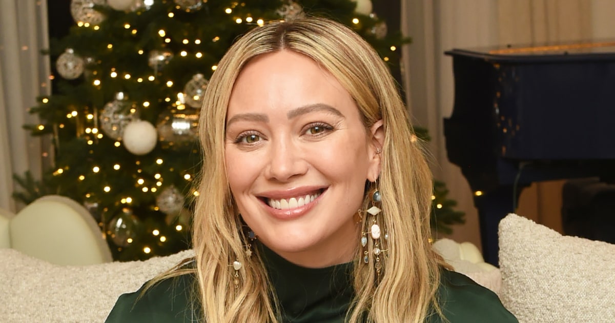 Hilary Duff comparte una foto de su nueva barriguita y lamenta no caber en sus vaqueros favoritos