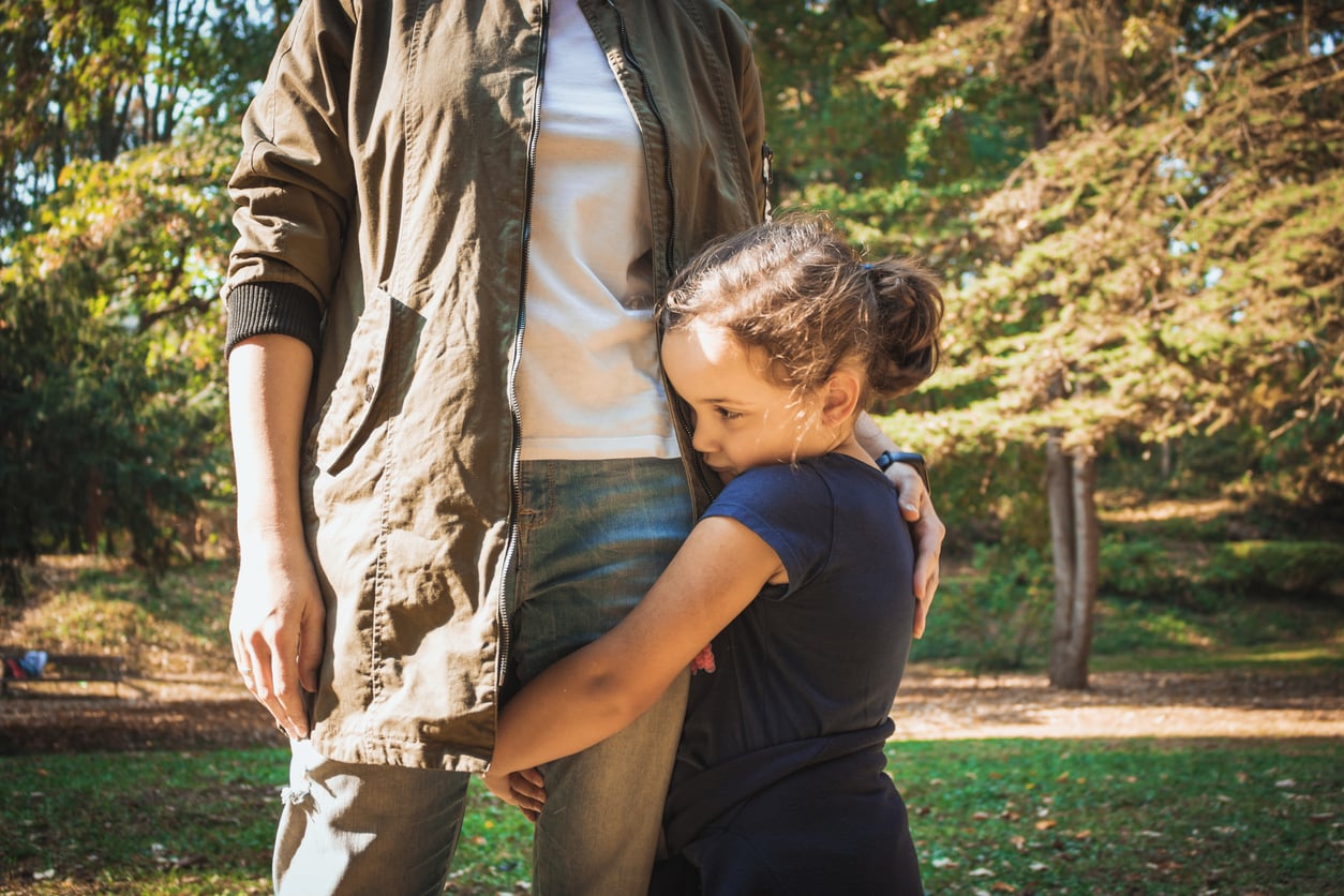 ¿Por qué mi hijo extrovertido se ha vuelto tímido de repente?