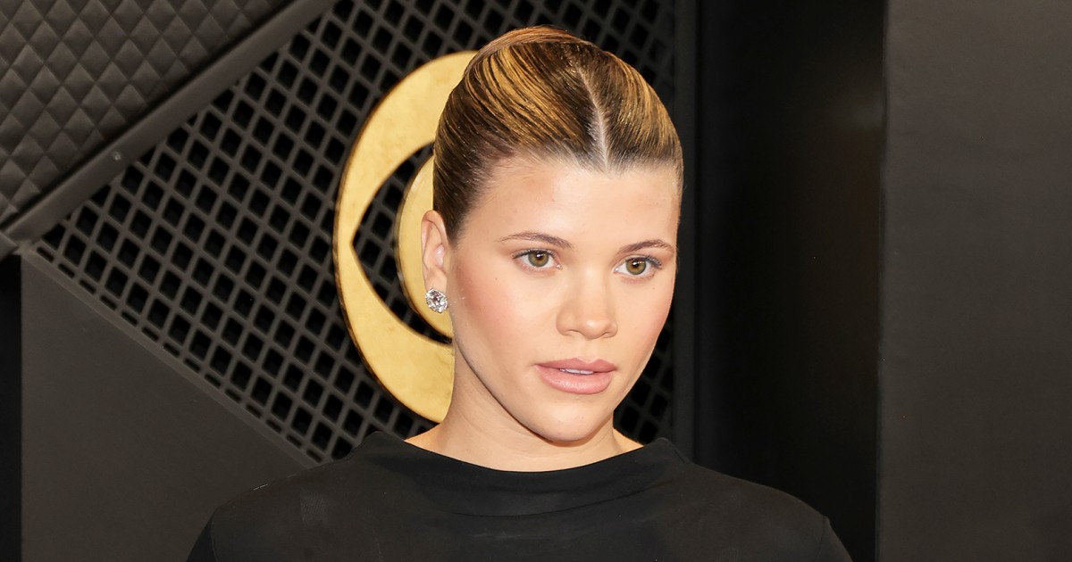 Sofia Richie se pasea por su primera alfombra roja desde que anunció su embarazo