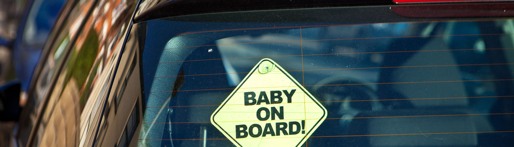 Seguridad en el automóvil y en la carretera para bebés y niños