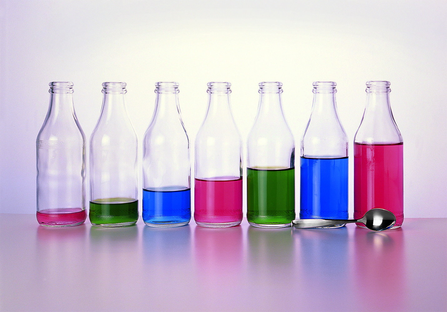 El experimento del 'Ciclo del Agua con Crema de Afeitar' es un fácil proyecto de ciencia que puedes hacer con niños en casa