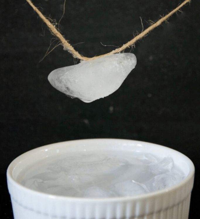 El experimento del 'Ciclo del Agua con Crema de Afeitar' es un fácil proyecto de ciencia que puedes hacer con niños en casa