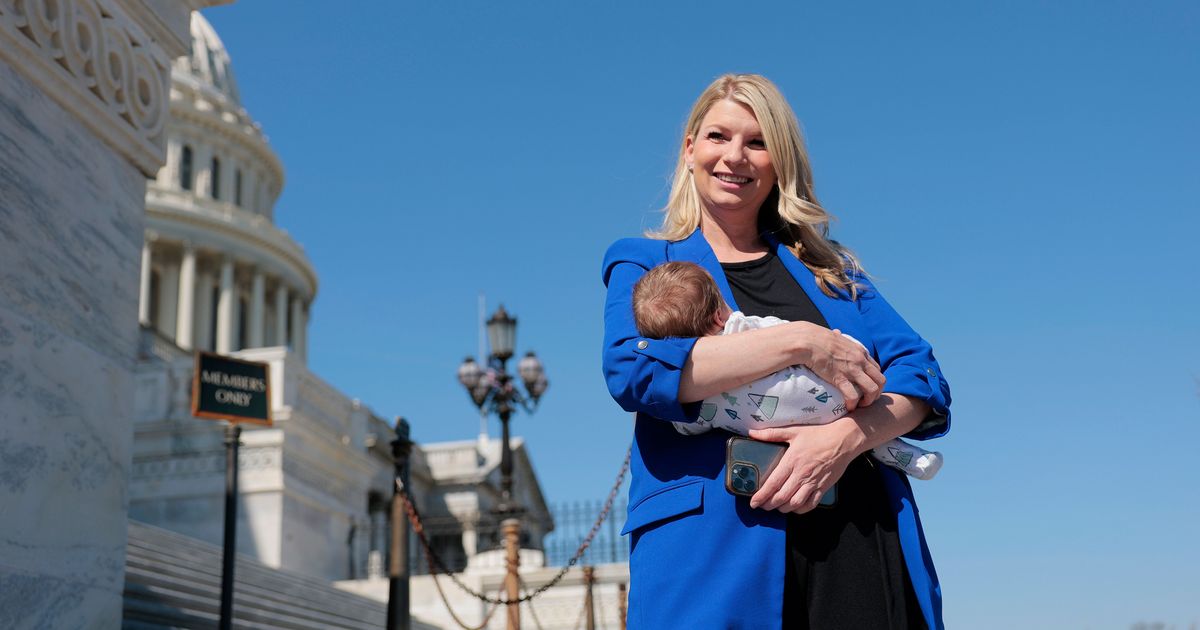 Llevó a su recién nacido al Congreso